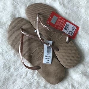 NWT Havaianas metallic flip flops